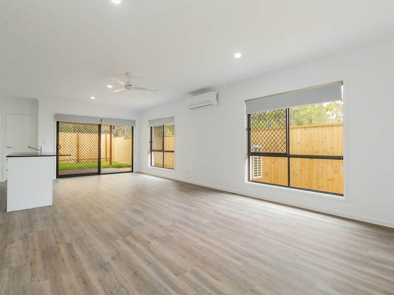 Photo - 32 John Storey Court, Park Ridge QLD 4125 - Image 3