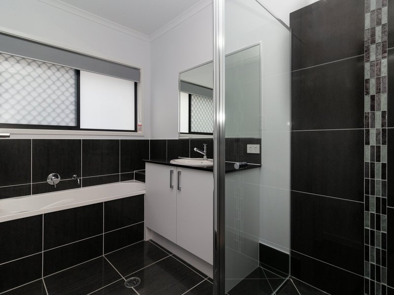 Photo - 32 John Storey Court, Park Ridge QLD 4125 - Image 11