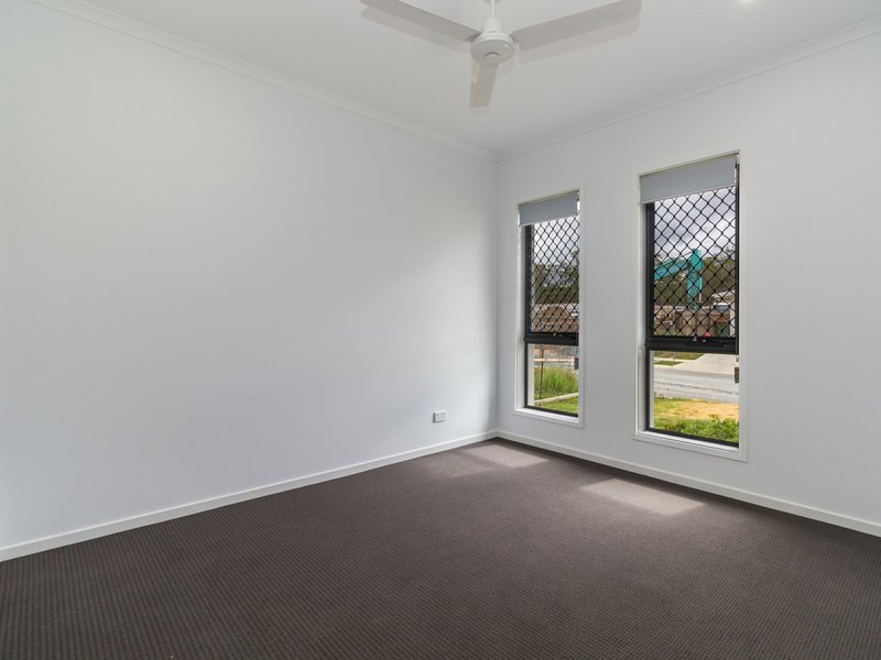 Photo - 32 John Storey Court, Park Ridge QLD 4125 - Image 13