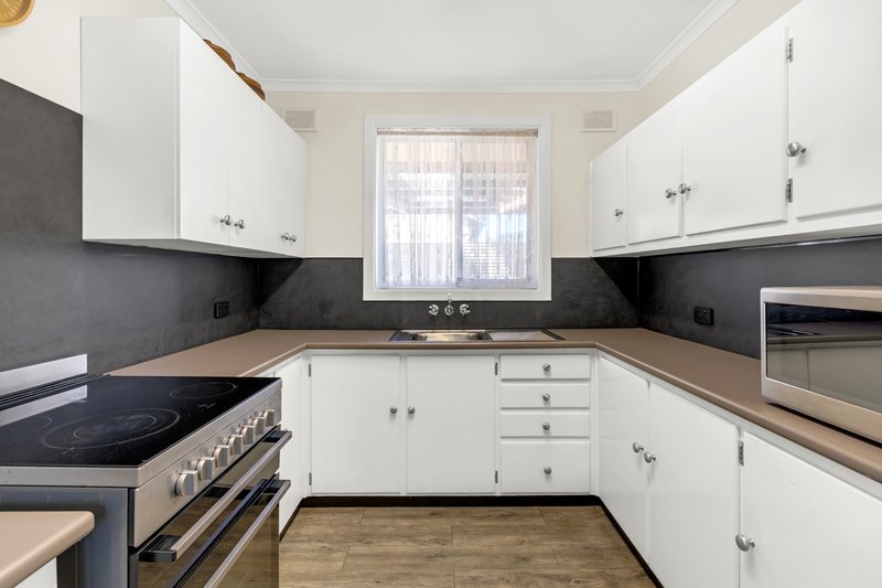 Photo - 32 Justinian Street, Elizabeth Downs SA 5113 - Image 4
