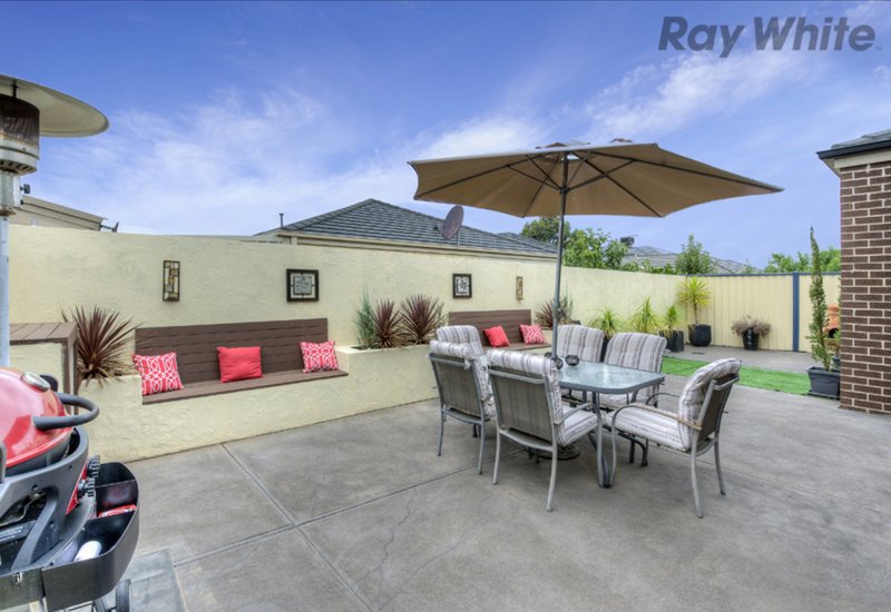 Photo - 32 Katrina Drive, Burnside Heights VIC 3023 - Image 5