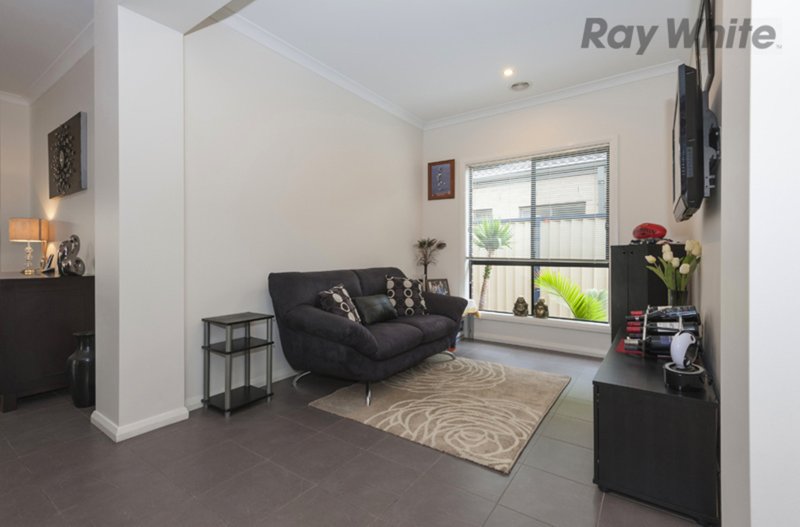 Photo - 32 Katrina Drive, Burnside Heights VIC 3023 - Image 6