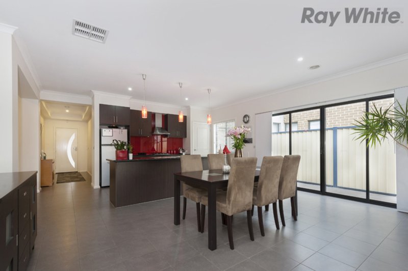 Photo - 32 Katrina Drive, Burnside Heights VIC 3023 - Image 7