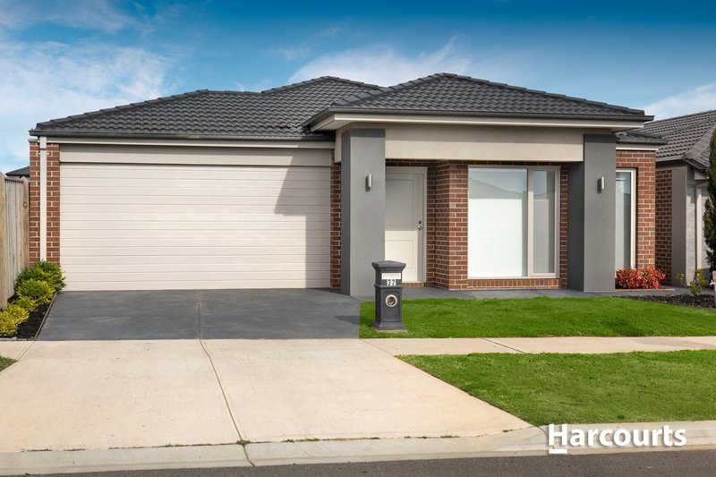 32 Keighery Drive, Clyde North VIC 3978