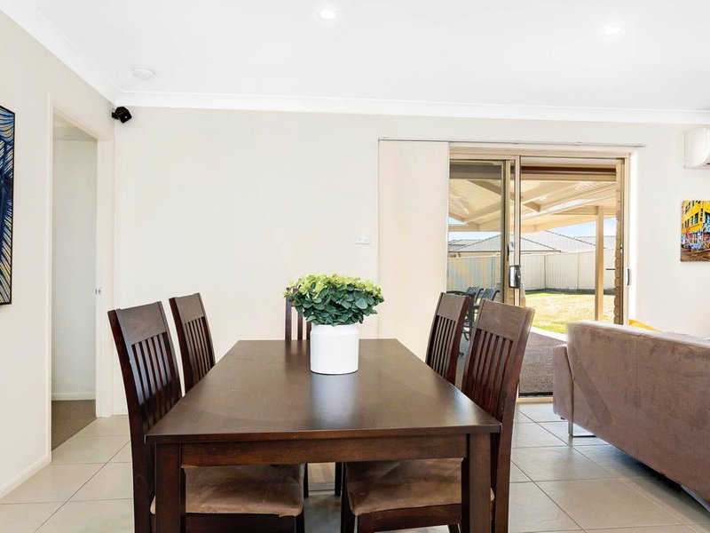 Photo - 32 Kelly Circle, Rutherford NSW 2320 - Image 3