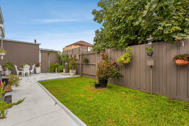 Photo - 32 Kent Road, Pascoe Vale VIC 3044 - Image 10