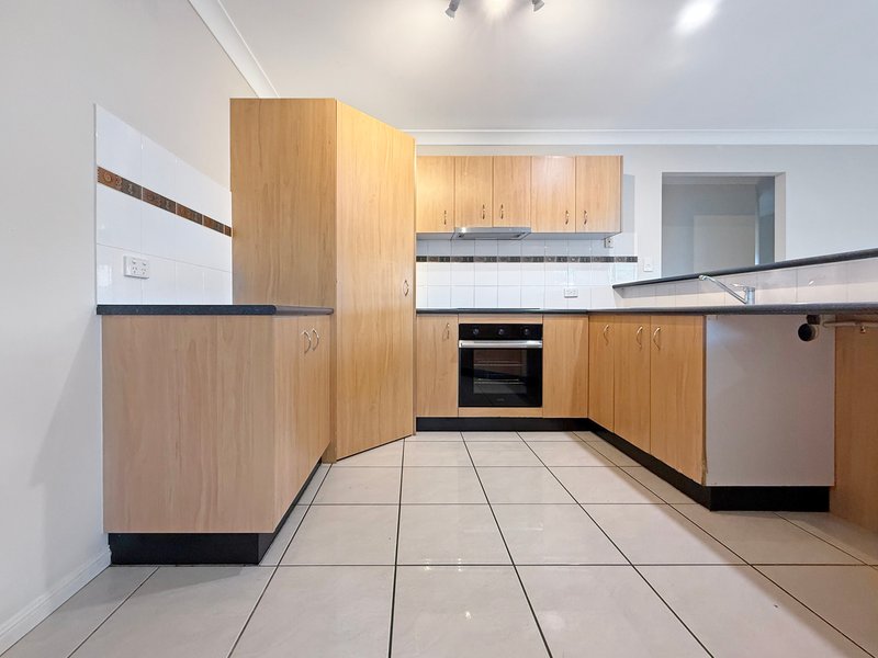 Photo - 32 Kingma Crescent, Caboolture QLD 4510 - Image 2