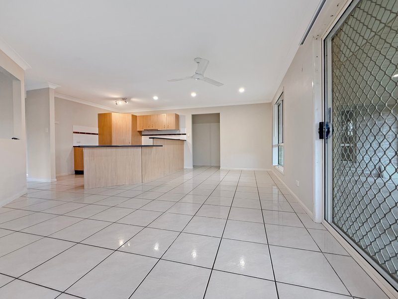 Photo - 32 Kingma Crescent, Caboolture QLD 4510 - Image 3