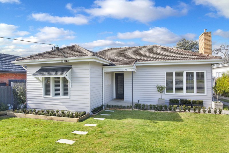 Photo - 32 Kinrade Street, Hughesdale VIC 3166 - Image 2