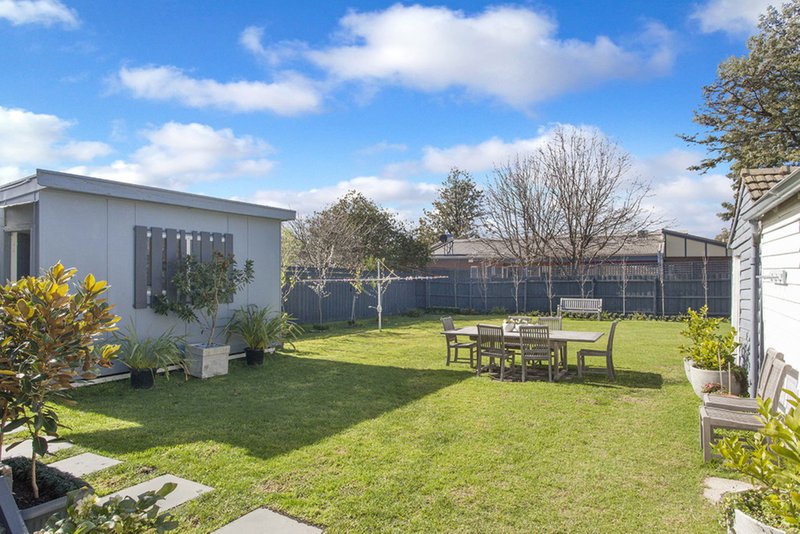 Photo - 32 Kinrade Street, Hughesdale VIC 3166 - Image 3