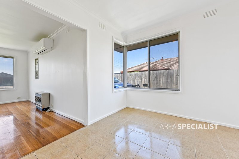 Photo - 32 Kuringgai Crescent, Noble Park VIC 3174 - Image 3