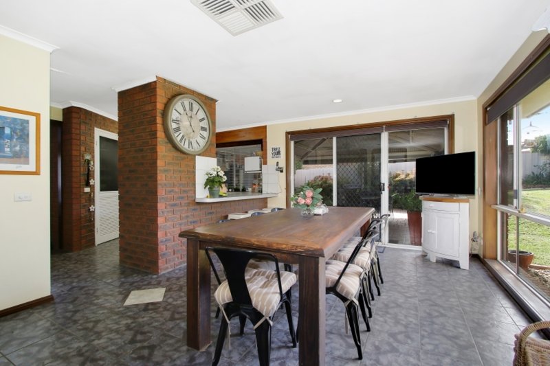 Photo - 32 La Fontaine Avenue, Lavington NSW 2641 - Image 5