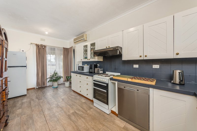 Photo - 32 Lachlan Avenue, Murray Bridge SA 5253 - Image 2