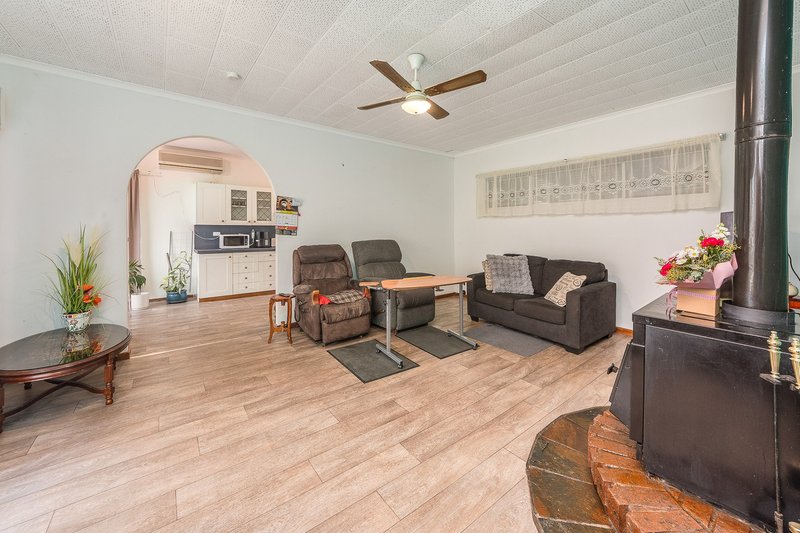Photo - 32 Lachlan Avenue, Murray Bridge SA 5253 - Image 3