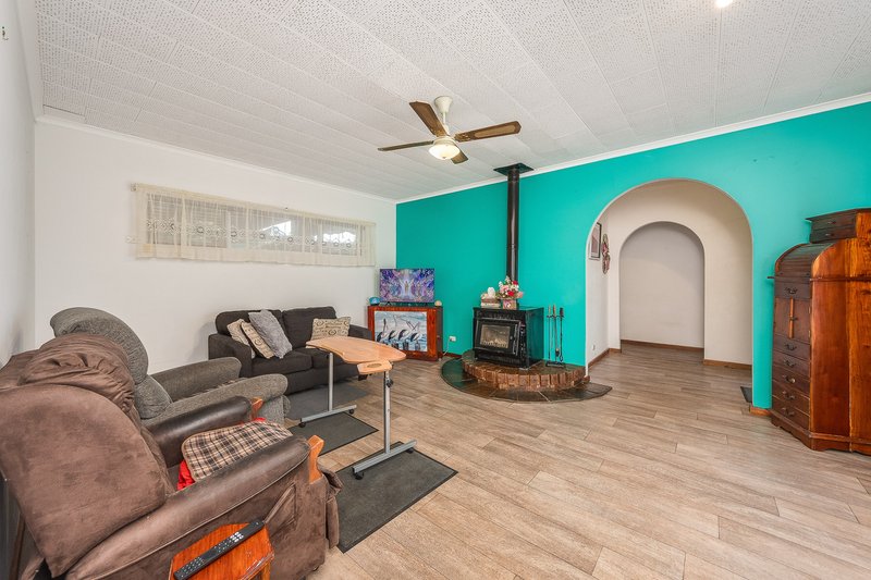 Photo - 32 Lachlan Avenue, Murray Bridge SA 5253 - Image 4