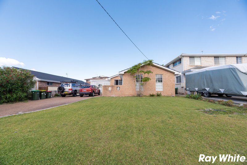 32 Lakeview Crescent, Forster NSW 2428