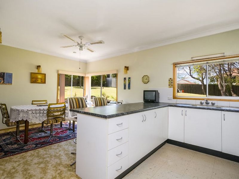 Photo - 32 Lakeview Parade, Warriewood NSW 2102 - Image 8