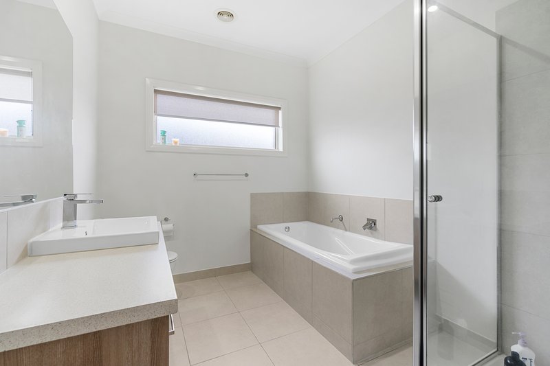 Photo - 3/2 Lane Place, Hillside VIC 3037 - Image 6