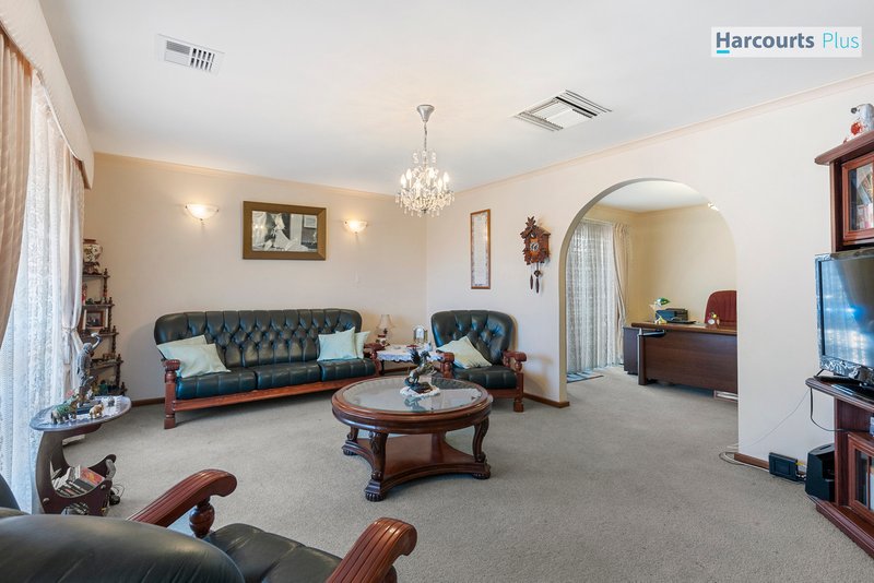 Photo - 32 Lapwing Street, Hallett Cove SA 5158 - Image 5