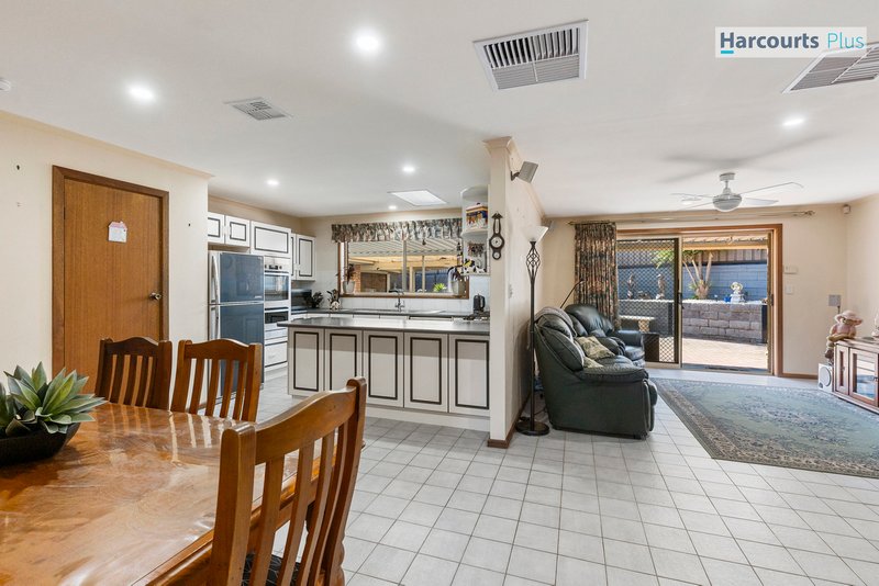 Photo - 32 Lapwing Street, Hallett Cove SA 5158 - Image 10