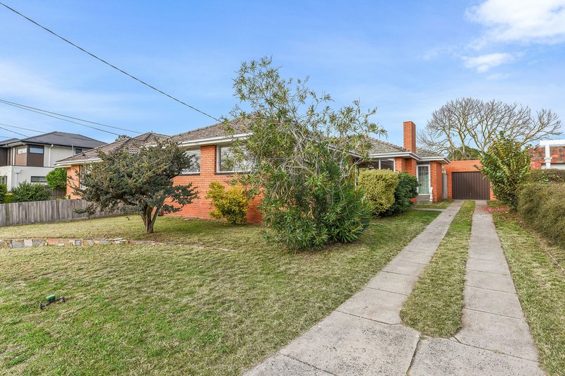 Photo - 32 Leicester Avenue, Glen Waverley VIC 3150 - Image 1