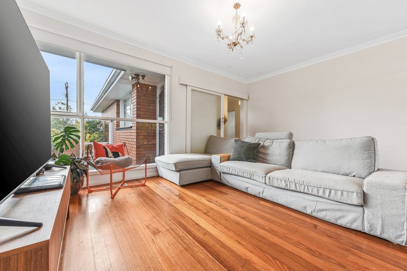 Photo - 32 Leicester Avenue, Glen Waverley VIC 3150 - Image 3
