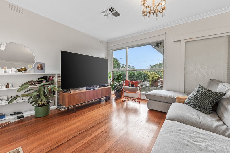 Photo - 32 Leicester Avenue, Glen Waverley VIC 3150 - Image 4