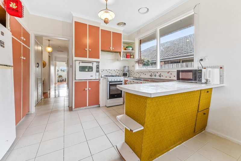 Photo - 32 Leicester Avenue, Glen Waverley VIC 3150 - Image 5
