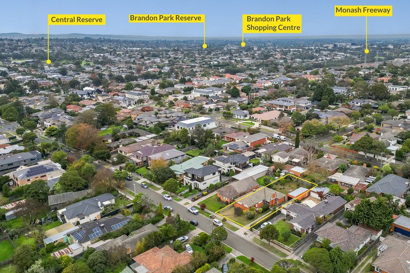Photo - 32 Leicester Avenue, Glen Waverley VIC 3150 - Image 9