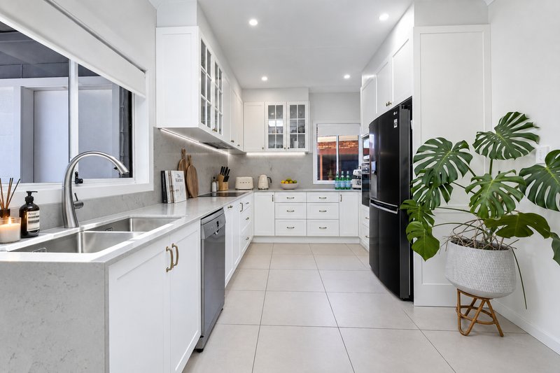 Photo - 32 Leigh Avenue, Roselands NSW 2196 - Image 2