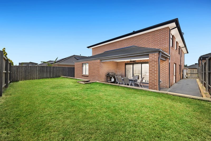 Photo - 32 Lenigas Crescent, Manor Lakes VIC 3024 - Image 12