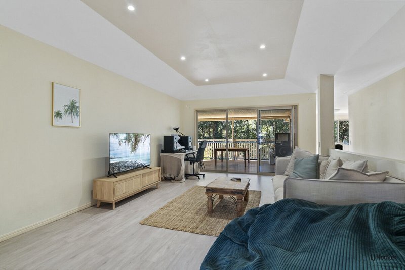Photo - 32 Leopard Avenue, Elanora QLD 4221 - Image 4