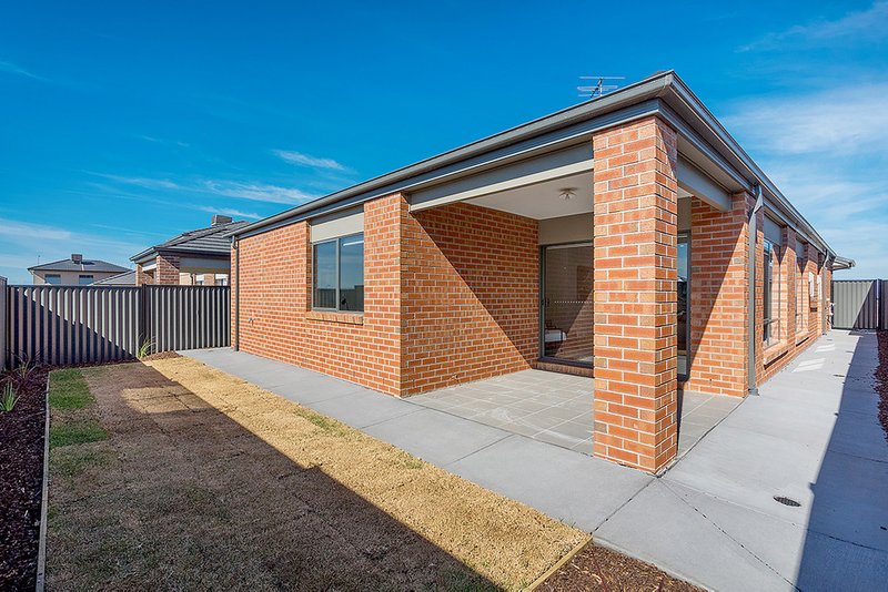 Photo - 32 Liewah Circuit, Craigieburn VIC 3064 - Image 18