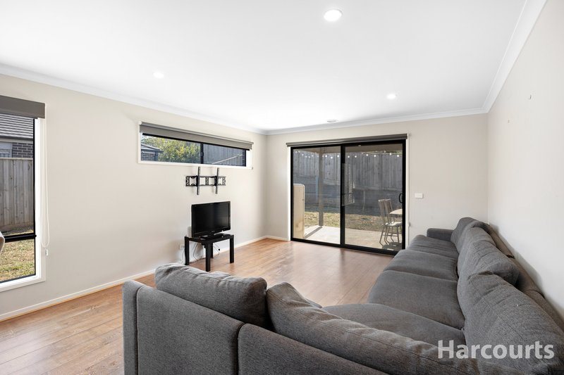 Photo - 32 Limestone Court, Warragul VIC 3820 - Image 4