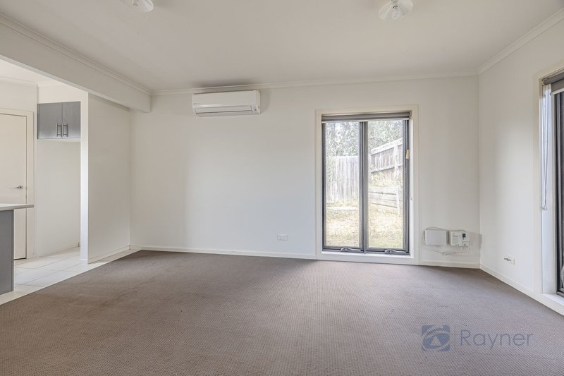 Photo - 3/2 Lobelia Court, Darley VIC 3340 - Image 3