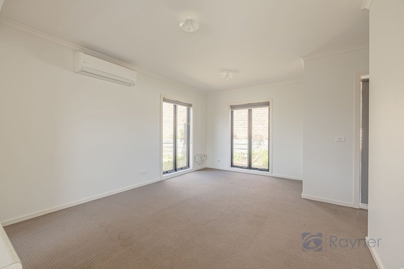 Photo - 3/2 Lobelia Court, Darley VIC 3340 - Image 5