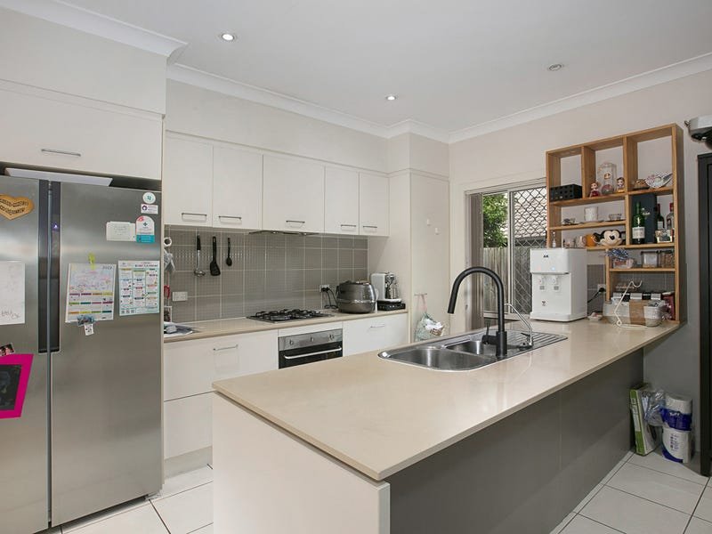 Photo - 32 Lockwood Place, Molendinar QLD 4214 - Image 2