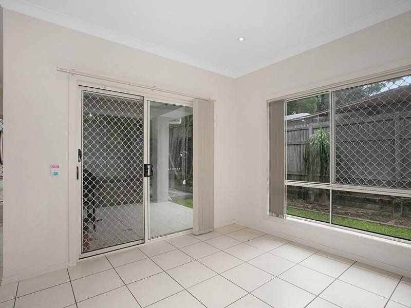 Photo - 32 Lockwood Place, Molendinar QLD 4214 - Image 5