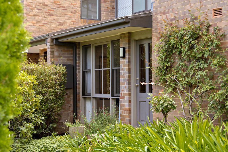 Photo - 32 Lowanna Street, Braddon ACT 2612 - Image 3