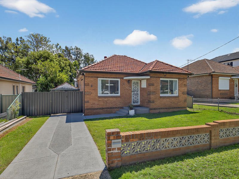 Photo - 32 Lumeah Avenue, Punchbowl NSW 2196 - Image 1