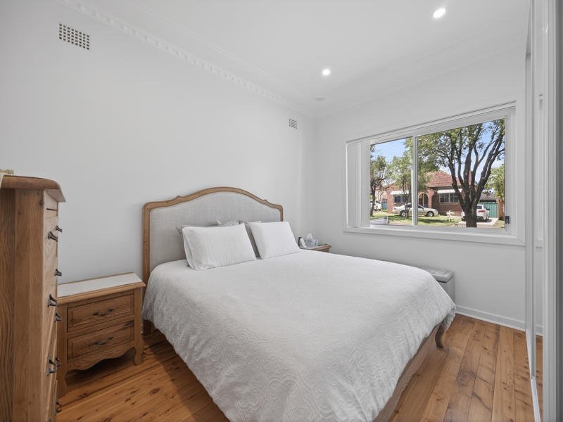 Photo - 32 Lumeah Avenue, Punchbowl NSW 2196 - Image 7