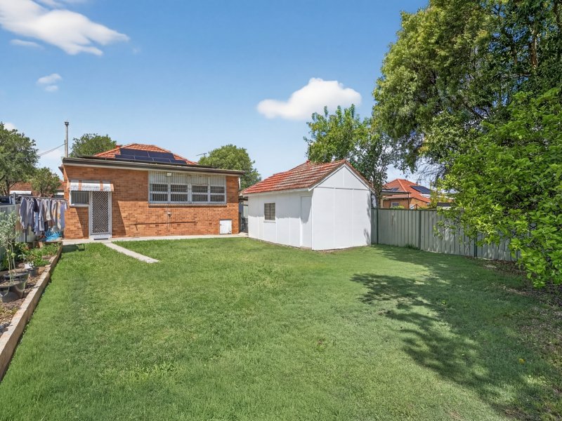 Photo - 32 Lumeah Avenue, Punchbowl NSW 2196 - Image 14