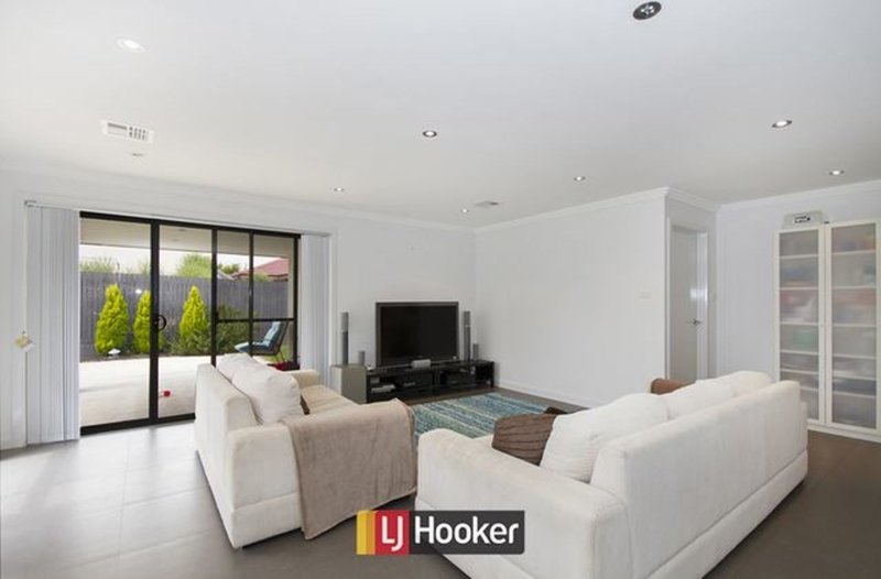 Photo - 32 Macfarlane Burnett Avenue, Macgregor ACT 2615 - Image 3