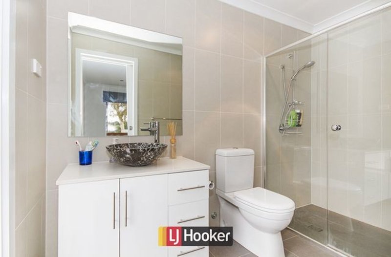 Photo - 32 Macfarlane Burnett Avenue, Macgregor ACT 2615 - Image 10