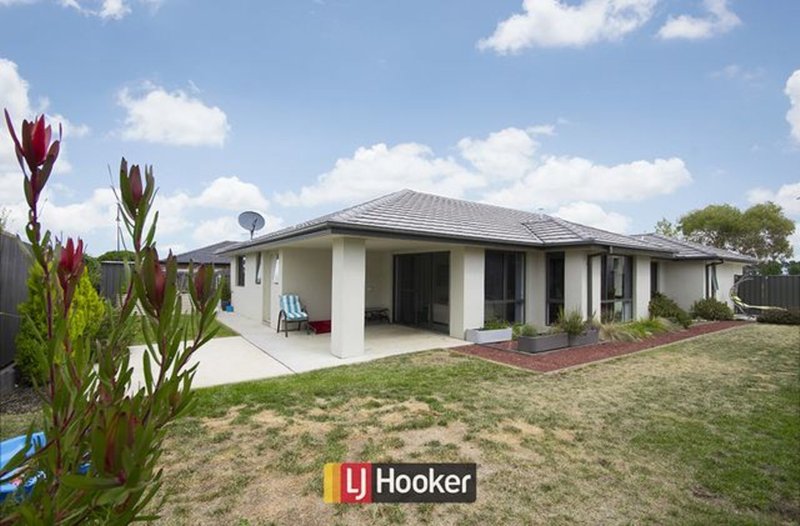 Photo - 32 Macfarlane Burnett Avenue, Macgregor ACT 2615 - Image 15