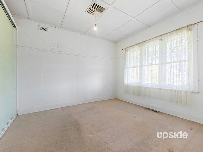 Photo - 32 Magnolia Road, Ivanhoe VIC 3079 - Image 9