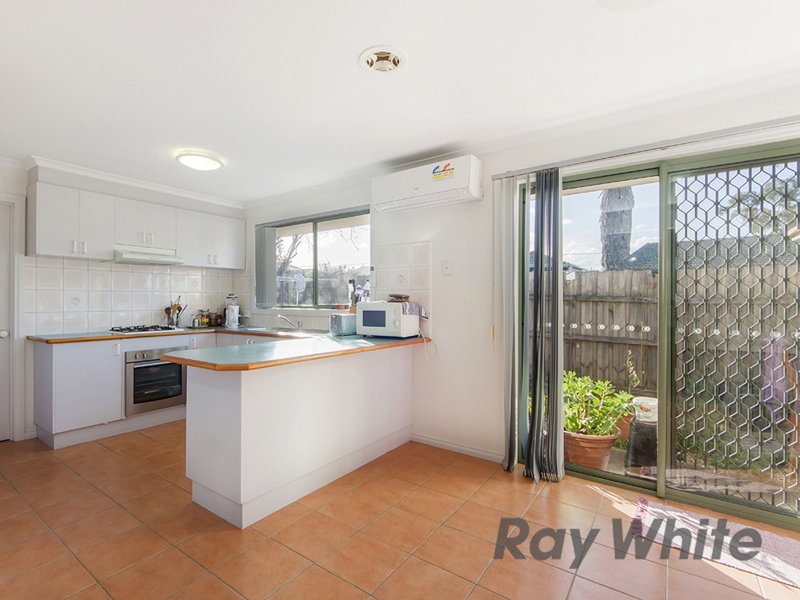 Photo - 3/2 Magnus Street, St Albans VIC 3021 - Image 3