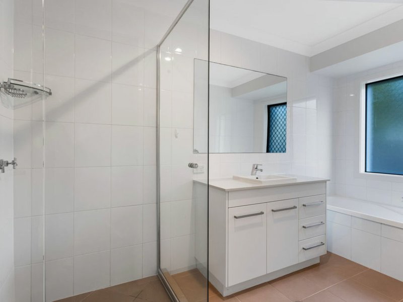 Photo - 32 Mahogany Rise, Brookwater QLD 4300 - Image 13