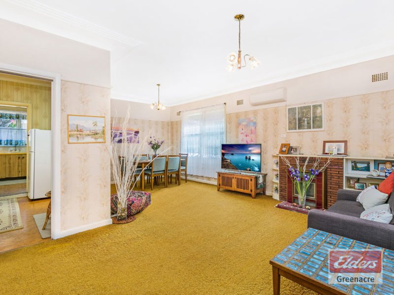 Photo - 32 Maiden Street, Greenacre NSW 2190 - Image 3