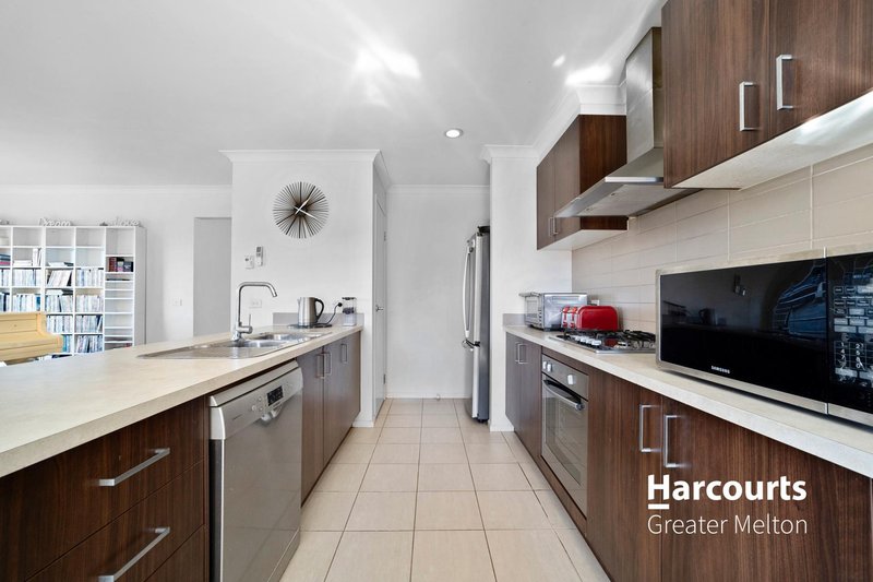 Photo - 32 Marong Avenue, Eynesbury VIC 3338 - Image 3